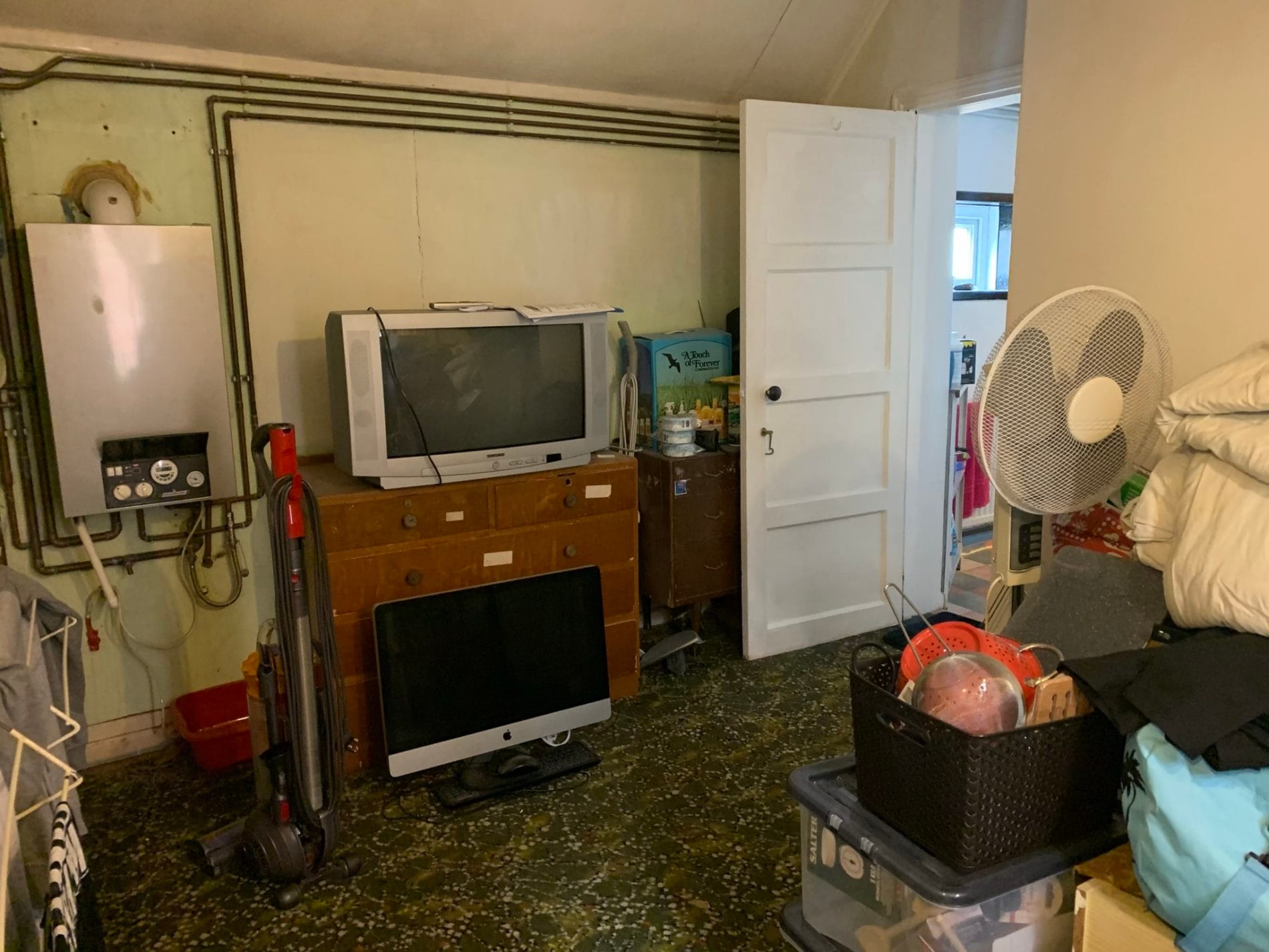 Internal image of a dilapidated Chinese Takeaway in Havant